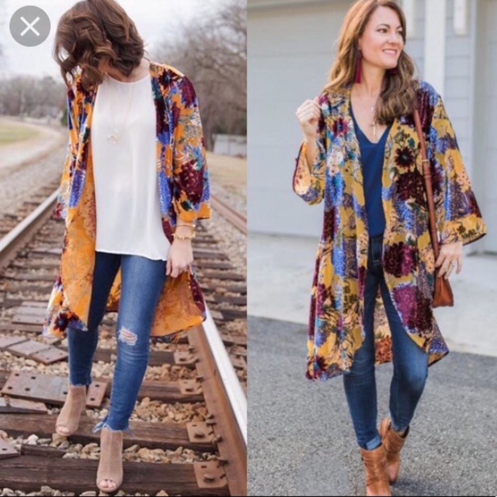 Anthropologie Floreat Aurelia Velvet Floral Kimono